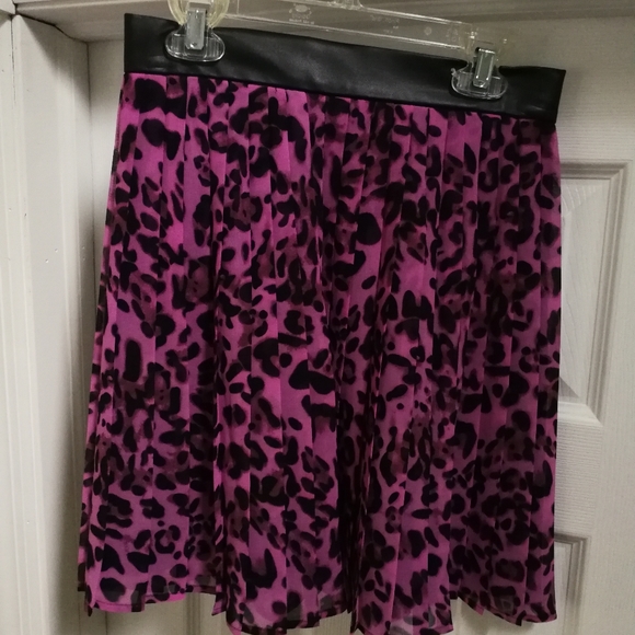FOREVER 21 Animal Print Pleated Skirt NWT - Picture 4 of 6